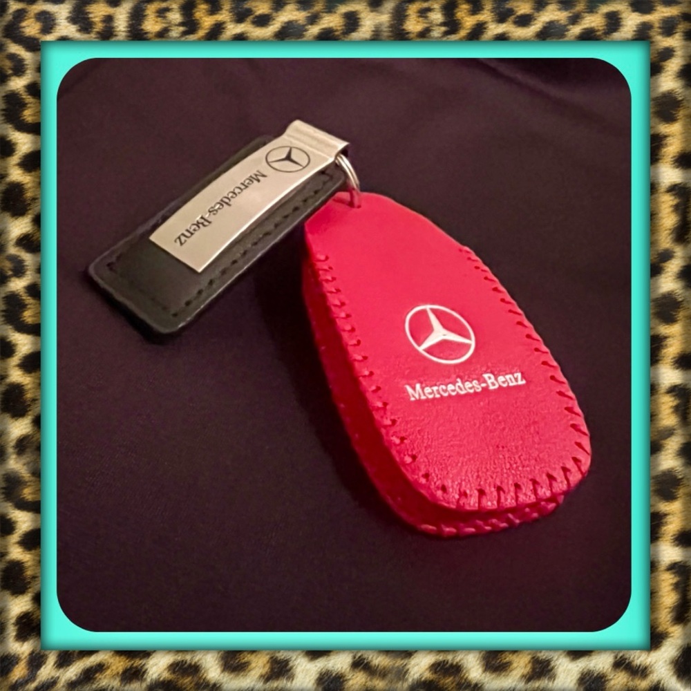 👑✅PRICE FIRM✅ Mercedes-Benz Red Leather Key Holder